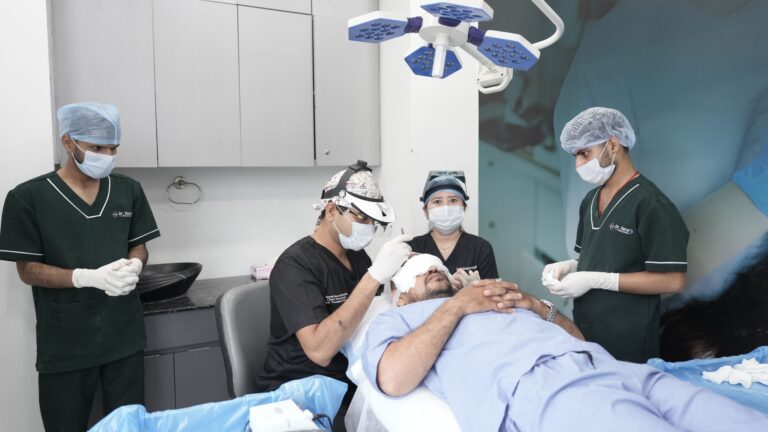 medici albanesi che effettuano un trapianto di capelli